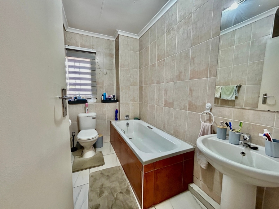 To Let 3 Bedroom Property for Rent in Waterval East North West